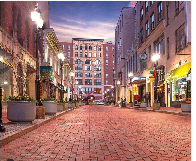 Hartford Downtown: 2Mins Walk To Xl Center Appartement Buitenkant foto